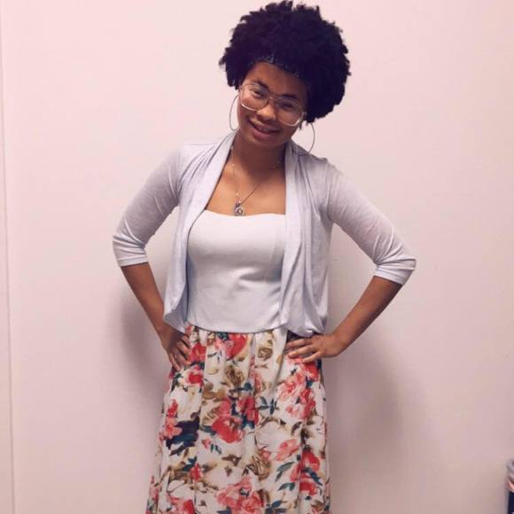 Meet your Posher, Ayesha - Picture 1 of 1